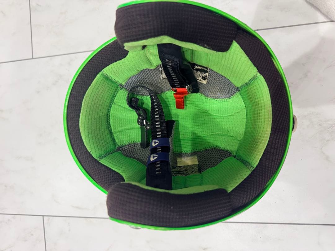 BRIKO VULCANO ヘルメット S/M 緑色　ジュニア用