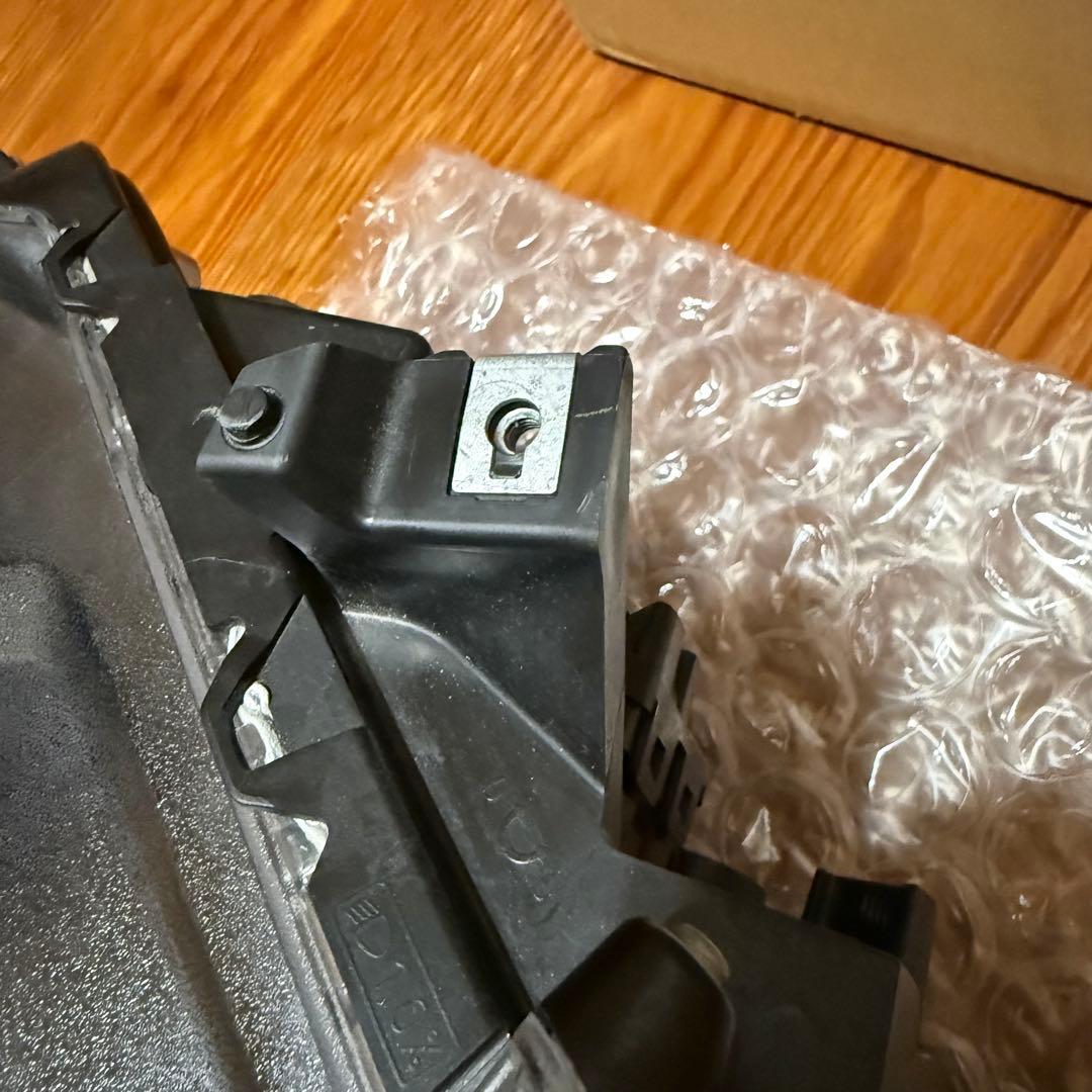 ホンダ　フィット　右ヘッドライト　gp5 gp6