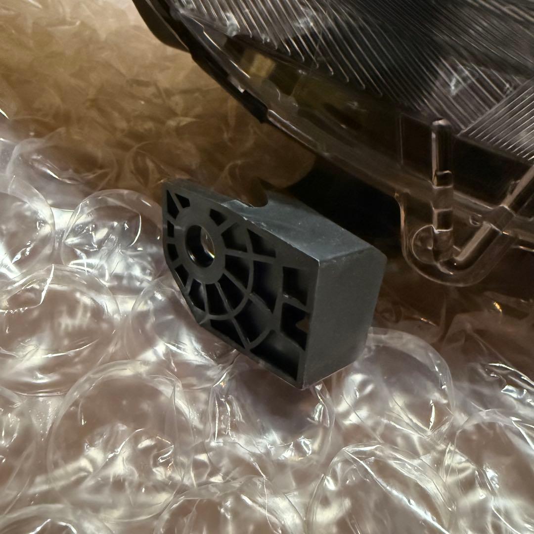 ホンダ　フィット　右ヘッドライト　gp5 gp6