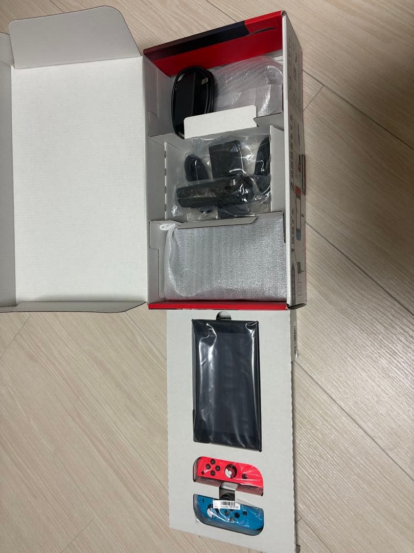 スマブラ等のカセット付き　[本日発送]　美品！任天堂スイッチ本体　即購入歓迎！