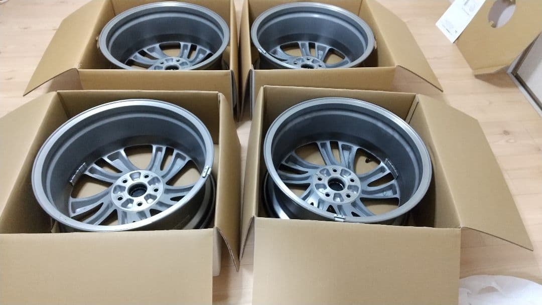 18インチ レヴォーグVM用純正ホイール 2個セット 1/2