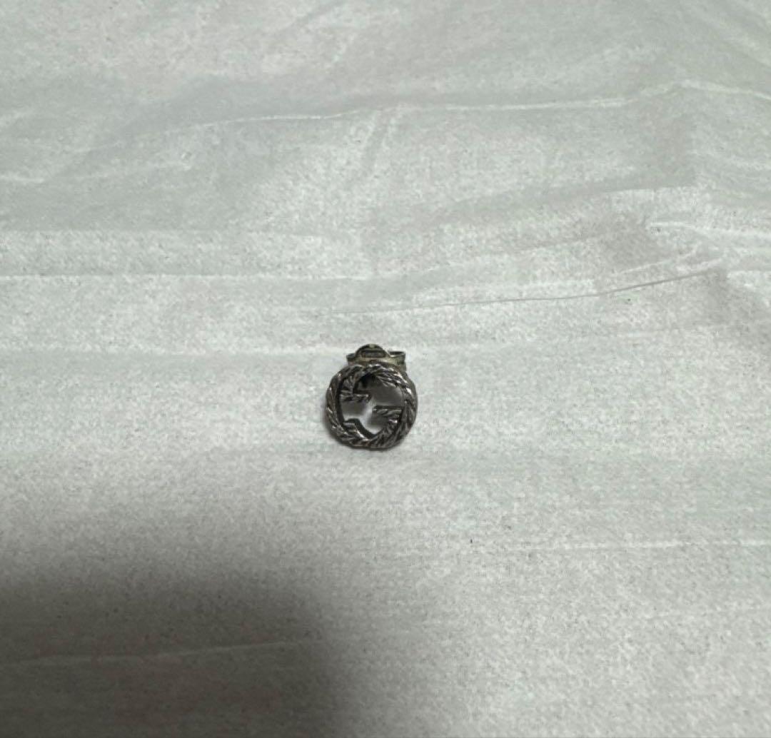 u*c様 GUCCI シルバー スタッドピアス ロゴ片耳のみ