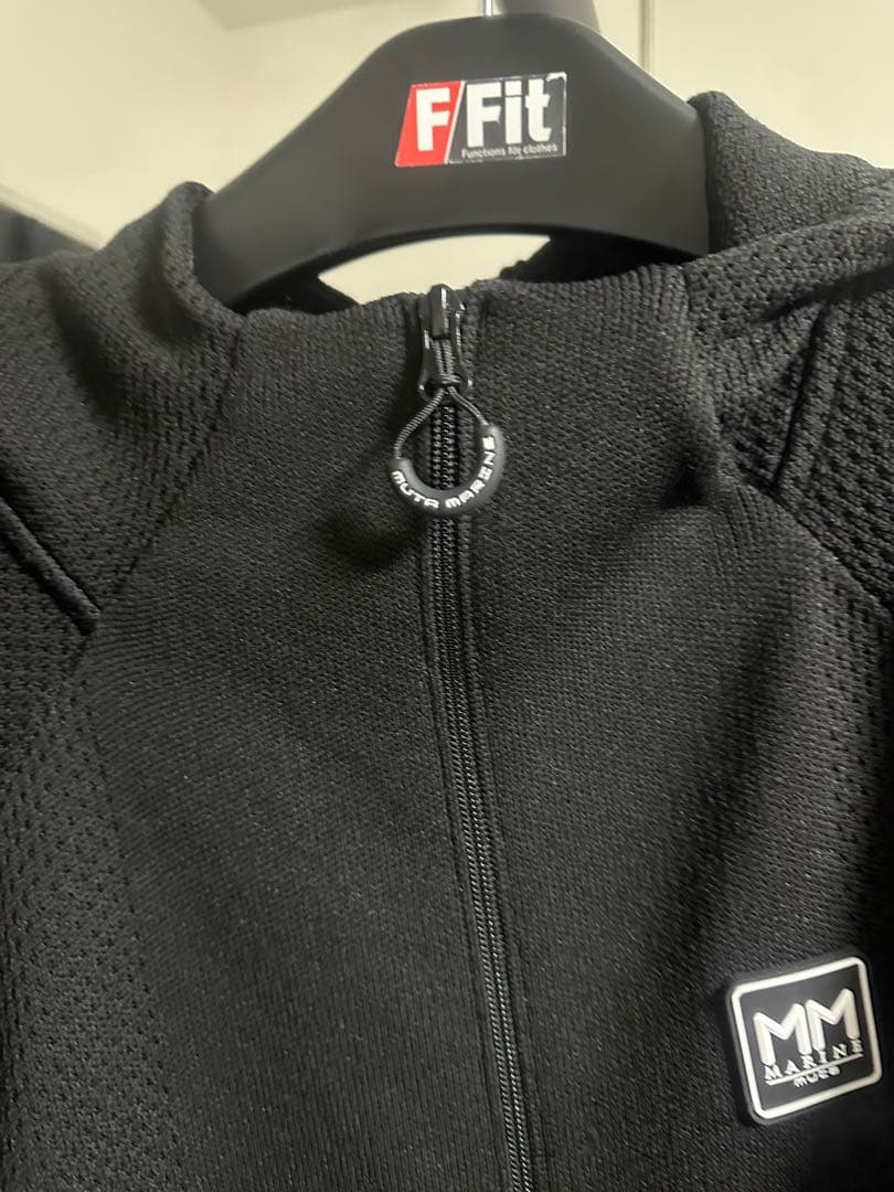 muta モールディングニット ジップアップパーカー　ブラック