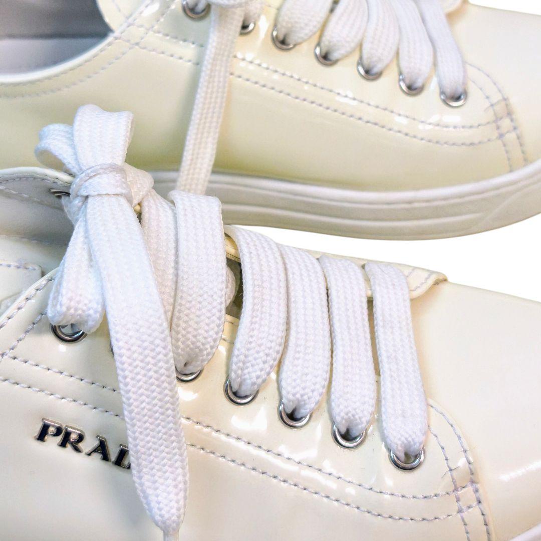 PRADA ホワイト23.5cm レースアップ スニーカー レディース