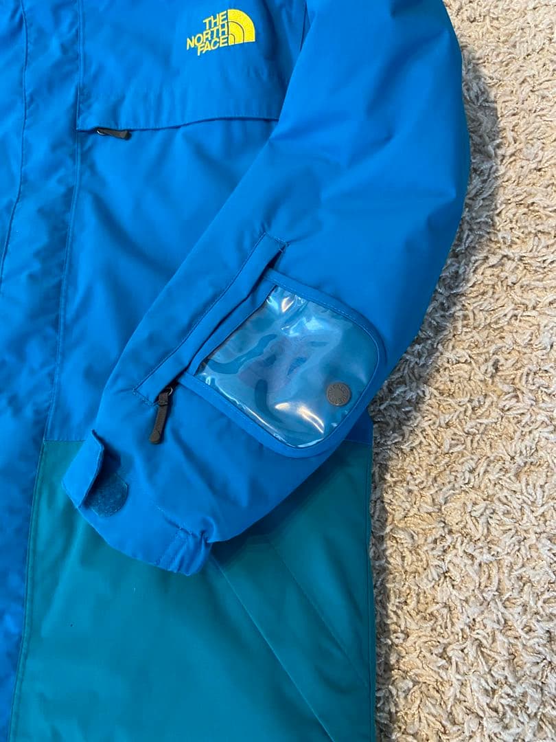 美品！ノースフェイス　キッズ　スキーウェア　140cm スキー・スノーボードに！