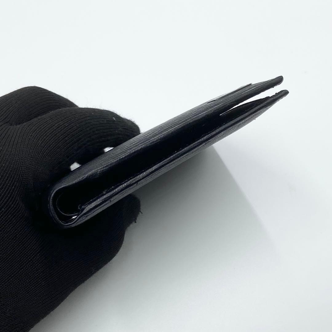 新品未使用　サルヴァトーレフェラガモ　折り財布　レザー　ブラック　イタリア製