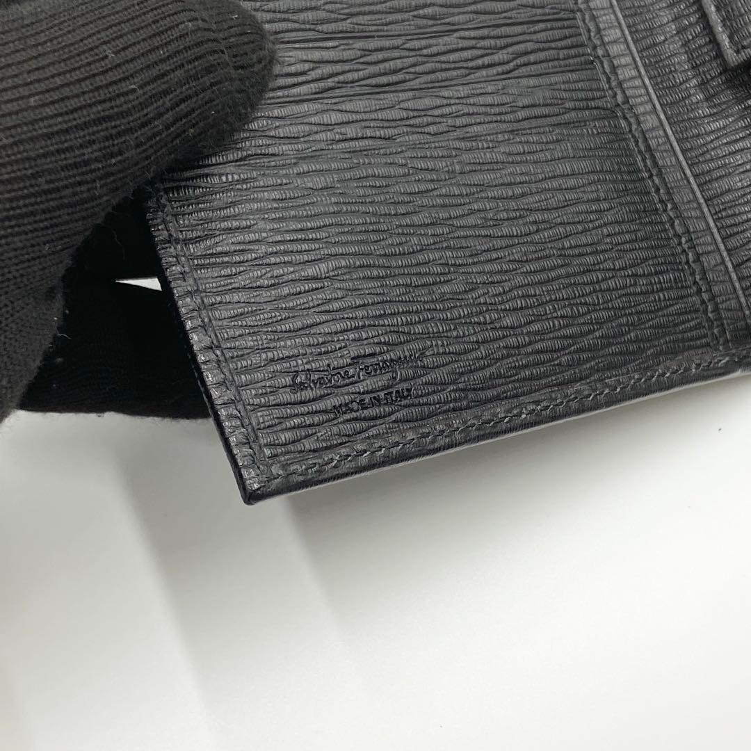 新品未使用　サルヴァトーレフェラガモ　折り財布　レザー　ブラック　イタリア製