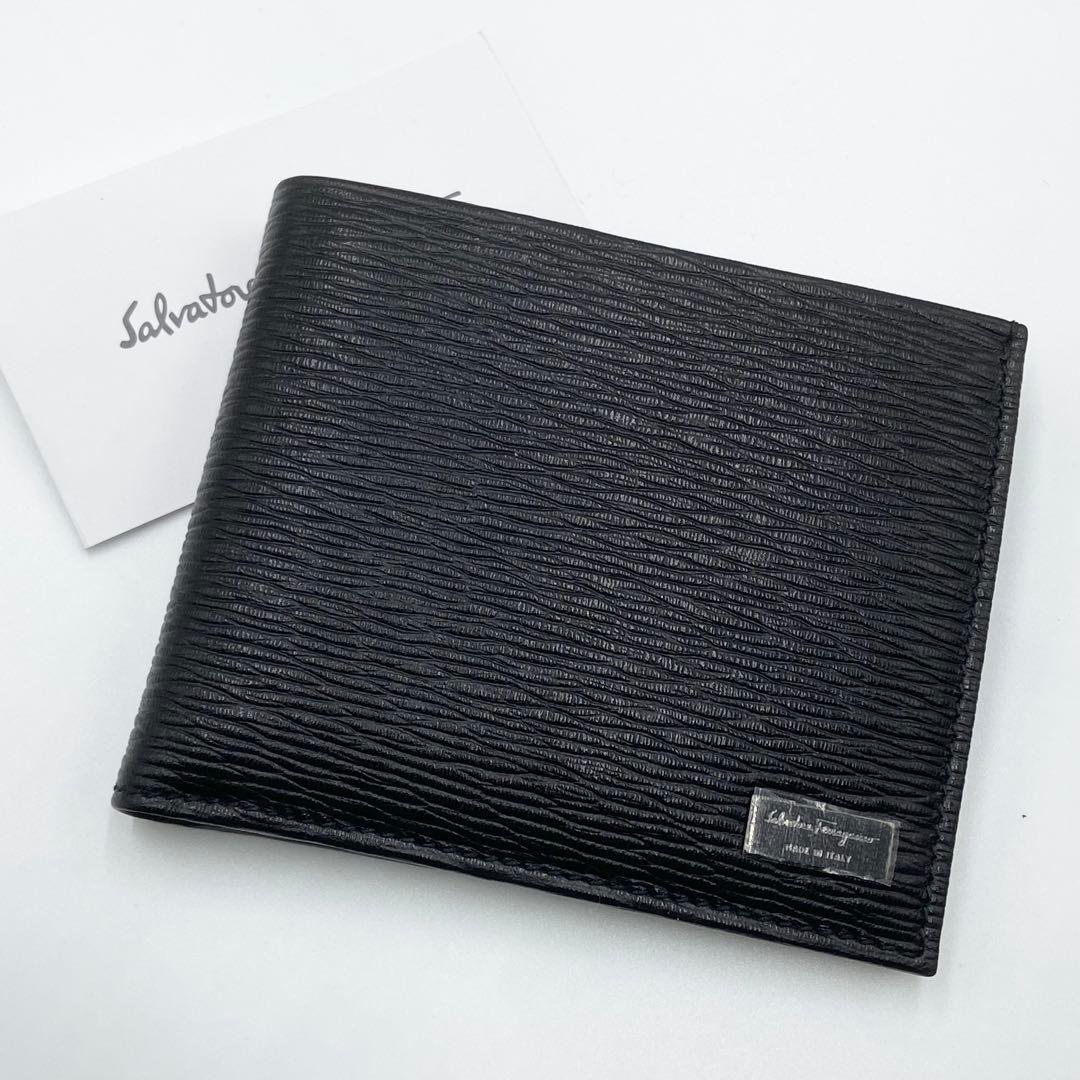 新品未使用　サルヴァトーレフェラガモ　折り財布　レザー　ブラック　イタリア製