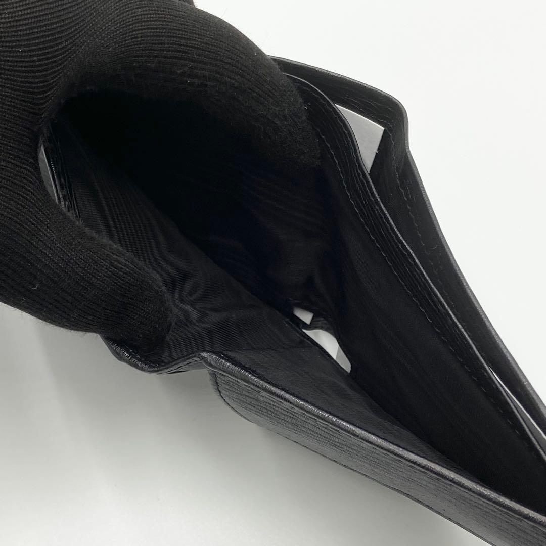 新品未使用　サルヴァトーレフェラガモ　折り財布　レザー　ブラック　イタリア製