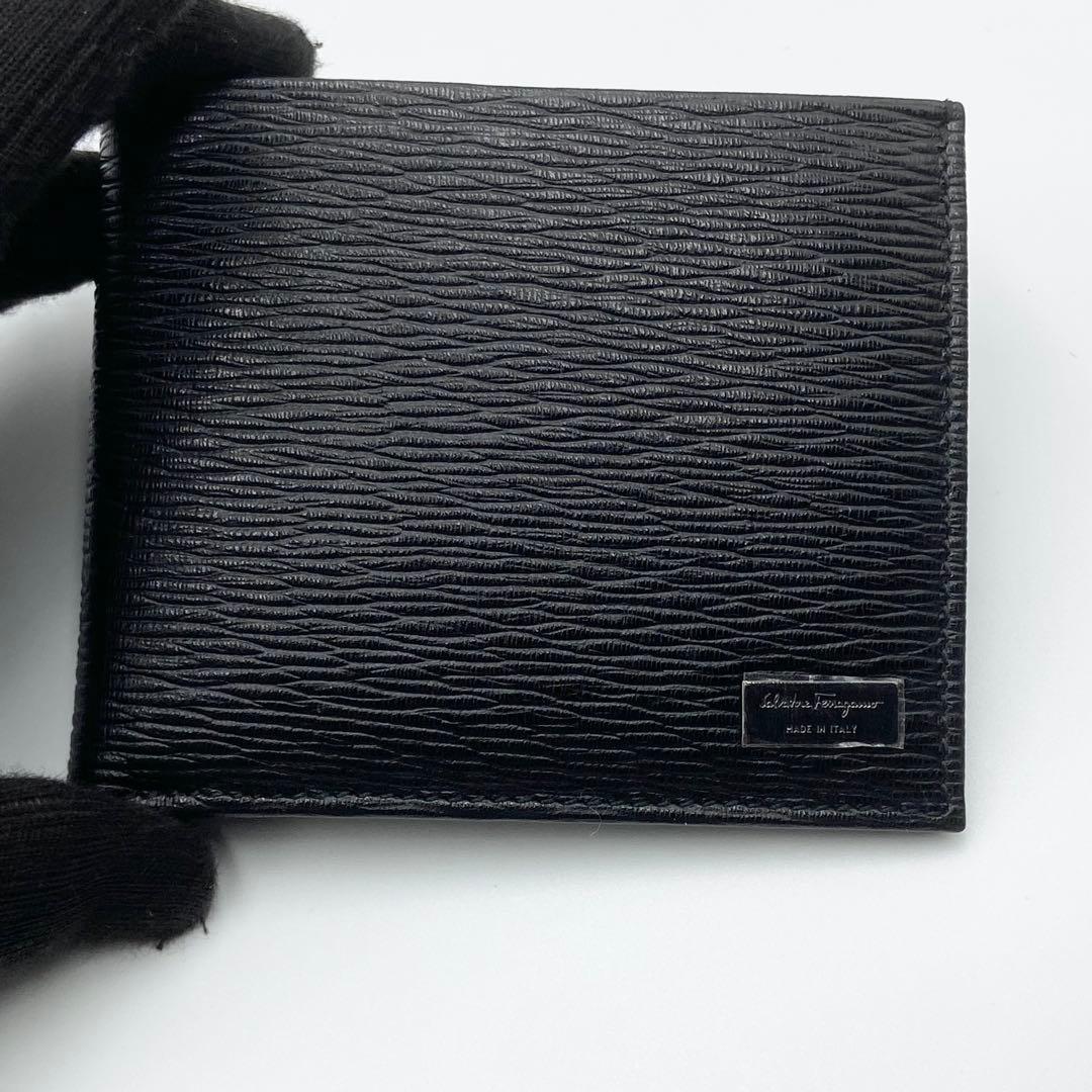 新品未使用　サルヴァトーレフェラガモ　折り財布　レザー　ブラック　イタリア製