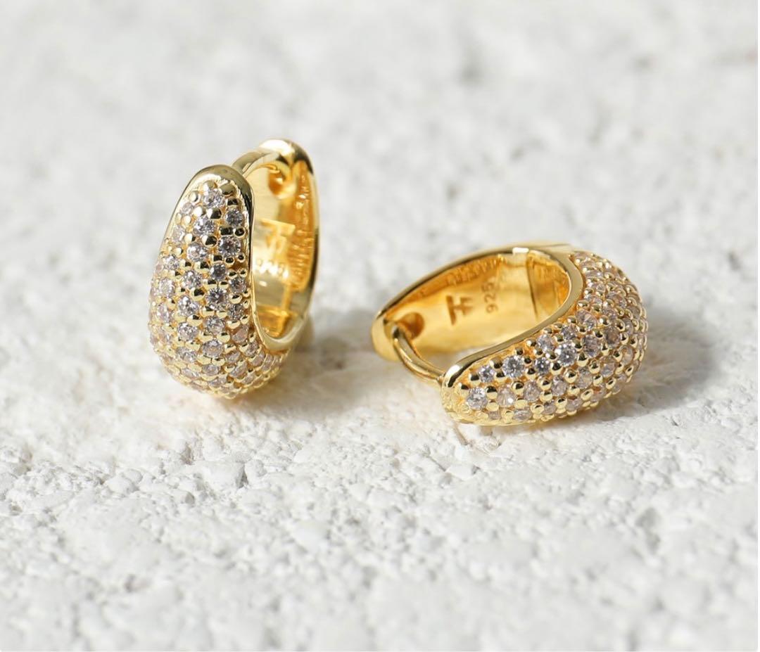 Ice Huggies Pave Gold ピアス