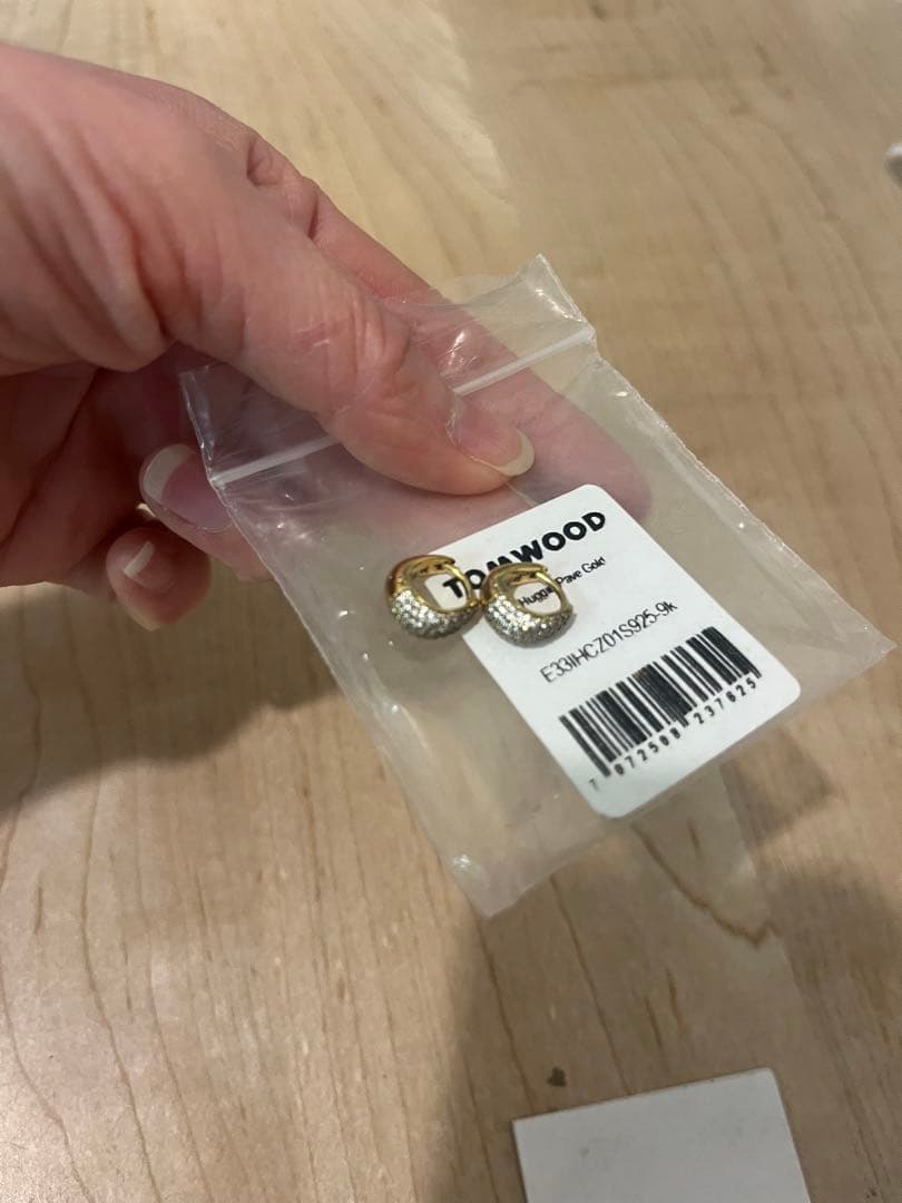 Ice Huggies Pave Gold ピアス