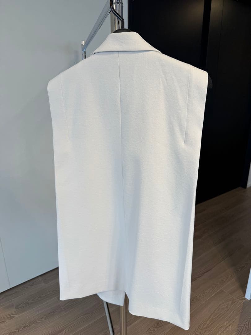 がっちゃん！タイムセール♪新品未使用♪Aga オフホワイト　ジレ