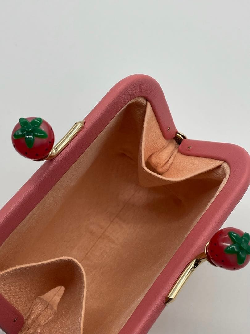 COACH【C8334】コーチ ぺブルレザー キスロック がま口 いちご