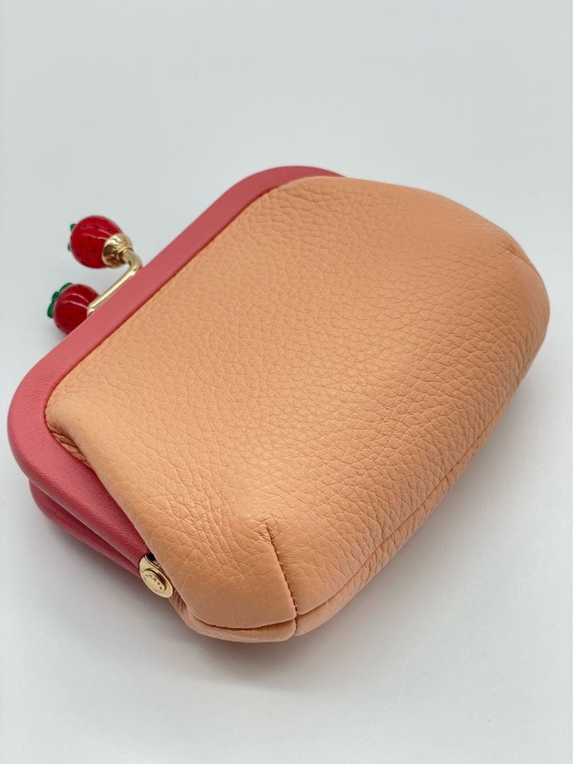 COACH【C8334】コーチ ぺブルレザー キスロック がま口 いちご