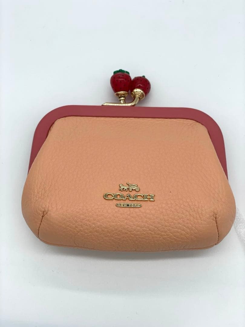 COACH【C8334】コーチ ぺブルレザー キスロック がま口 いちご