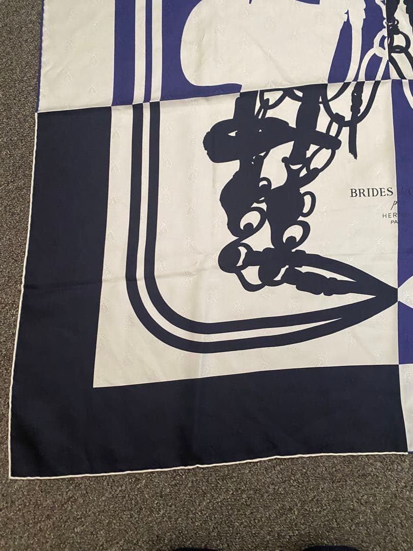 未使用品　 Hermes スカーフ　カレ90 式典用馬勒 ブリッド・ドゥ・ガラ