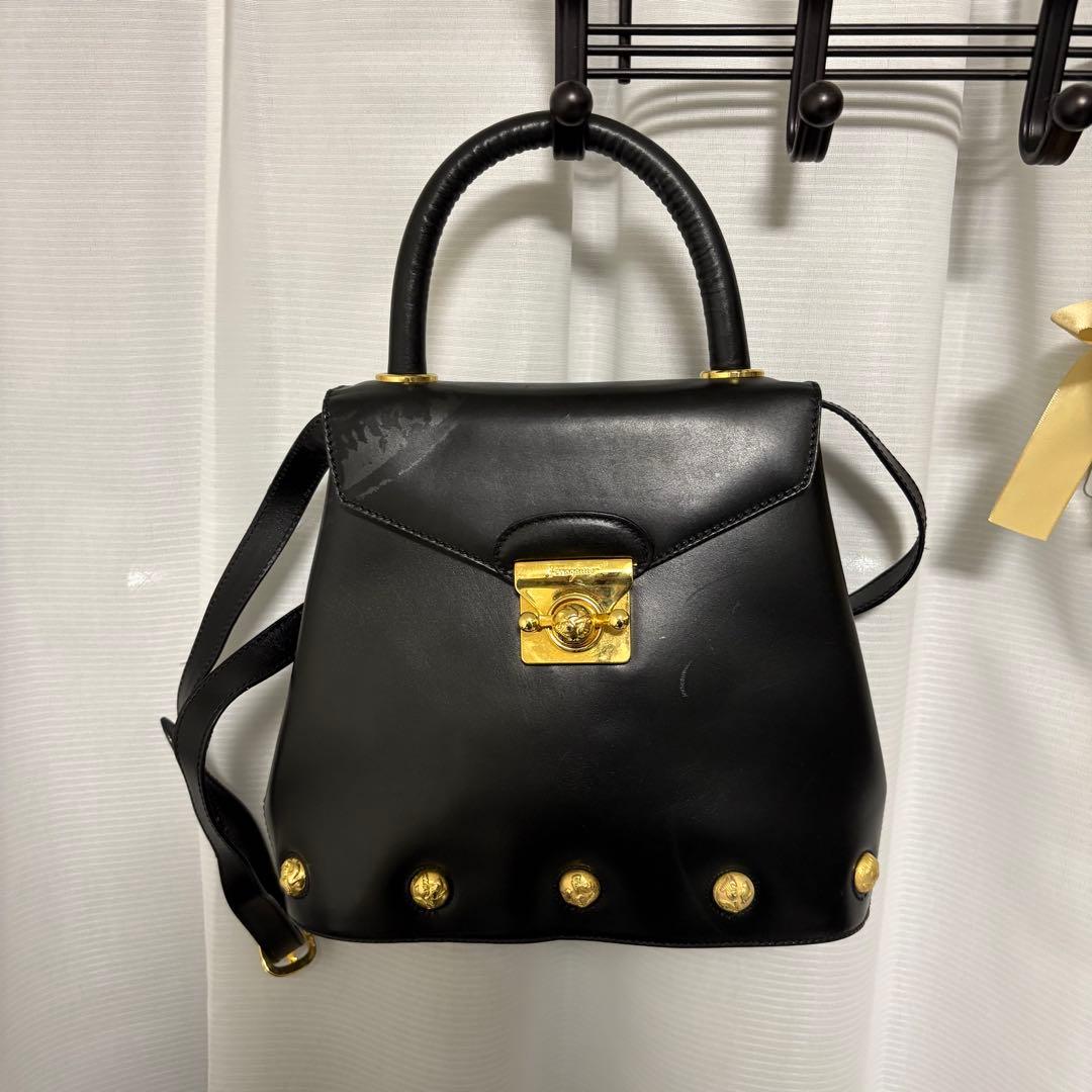 P*e様 フェラガモ レザー×スタッズ ハンドバッグ ショルダー　ブラック 正規