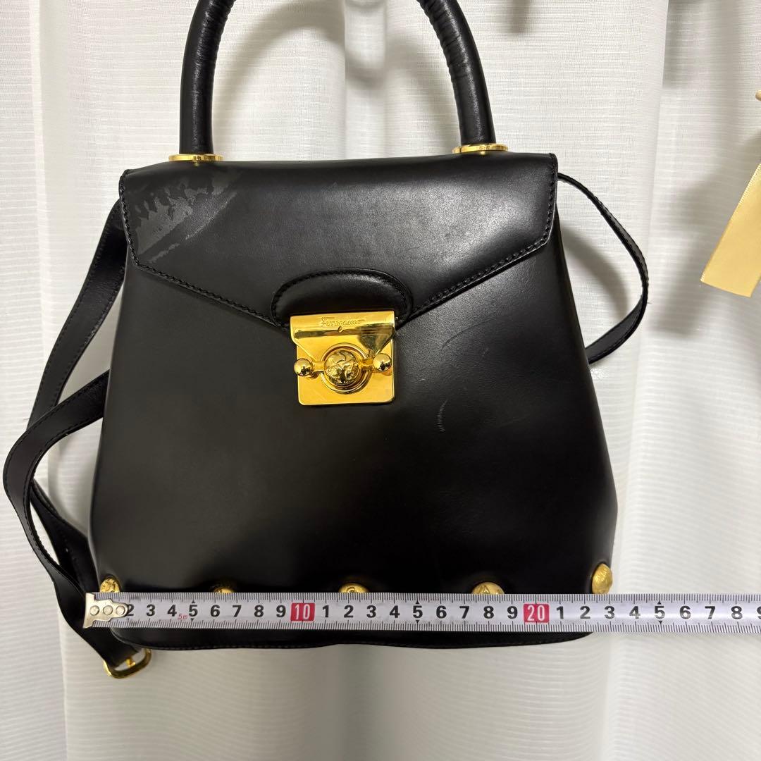 P*e様 フェラガモ レザー×スタッズ ハンドバッグ ショルダー　ブラック 正規