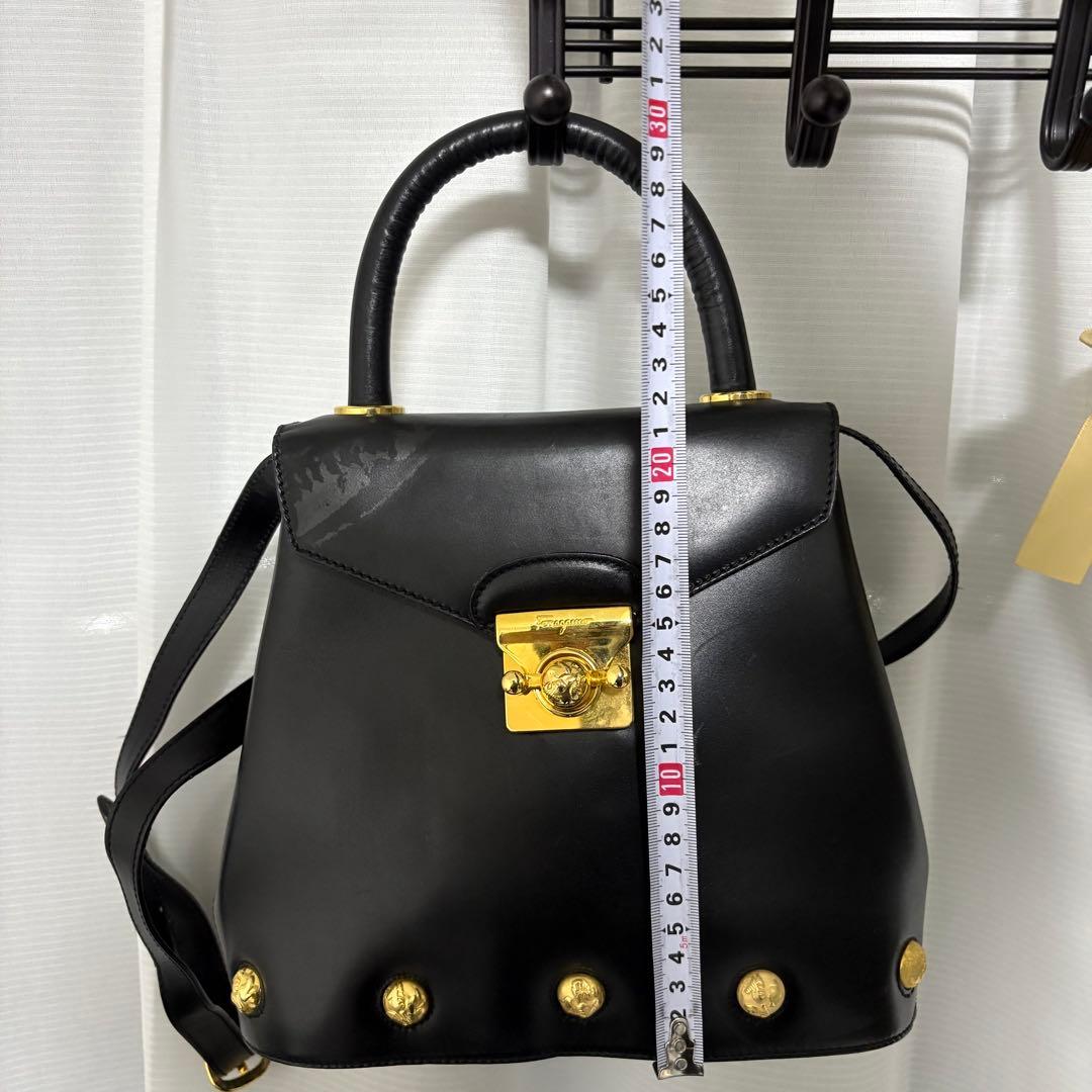 P*e様 フェラガモ レザー×スタッズ ハンドバッグ ショルダー　ブラック 正規