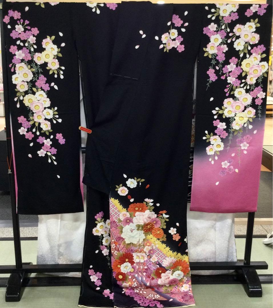 新品未使用　振袖 　未仕立て　 仮絵羽 　黒地　桜柄　リメイク