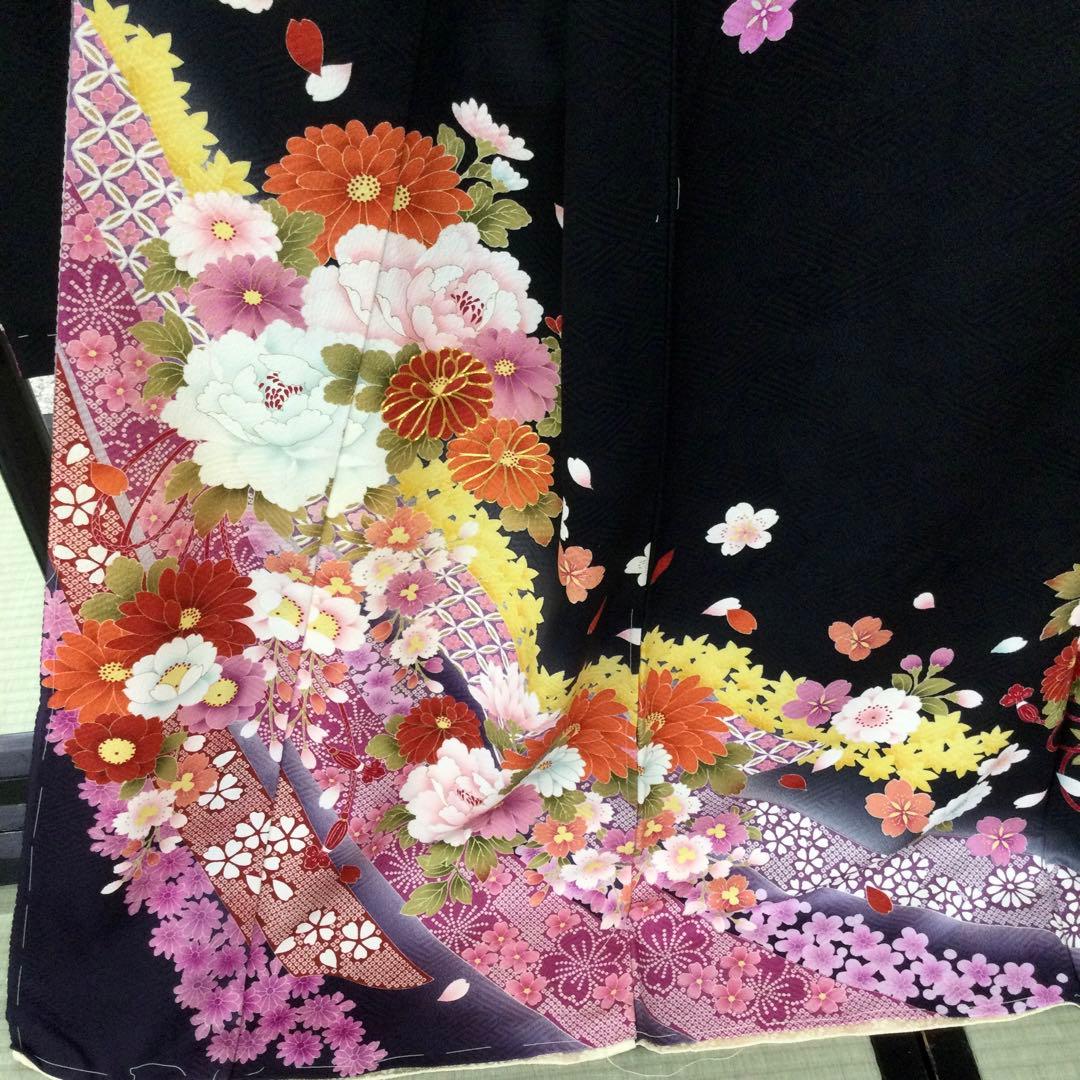 新品未使用　振袖 　未仕立て　 仮絵羽 　黒地　桜柄　リメイク