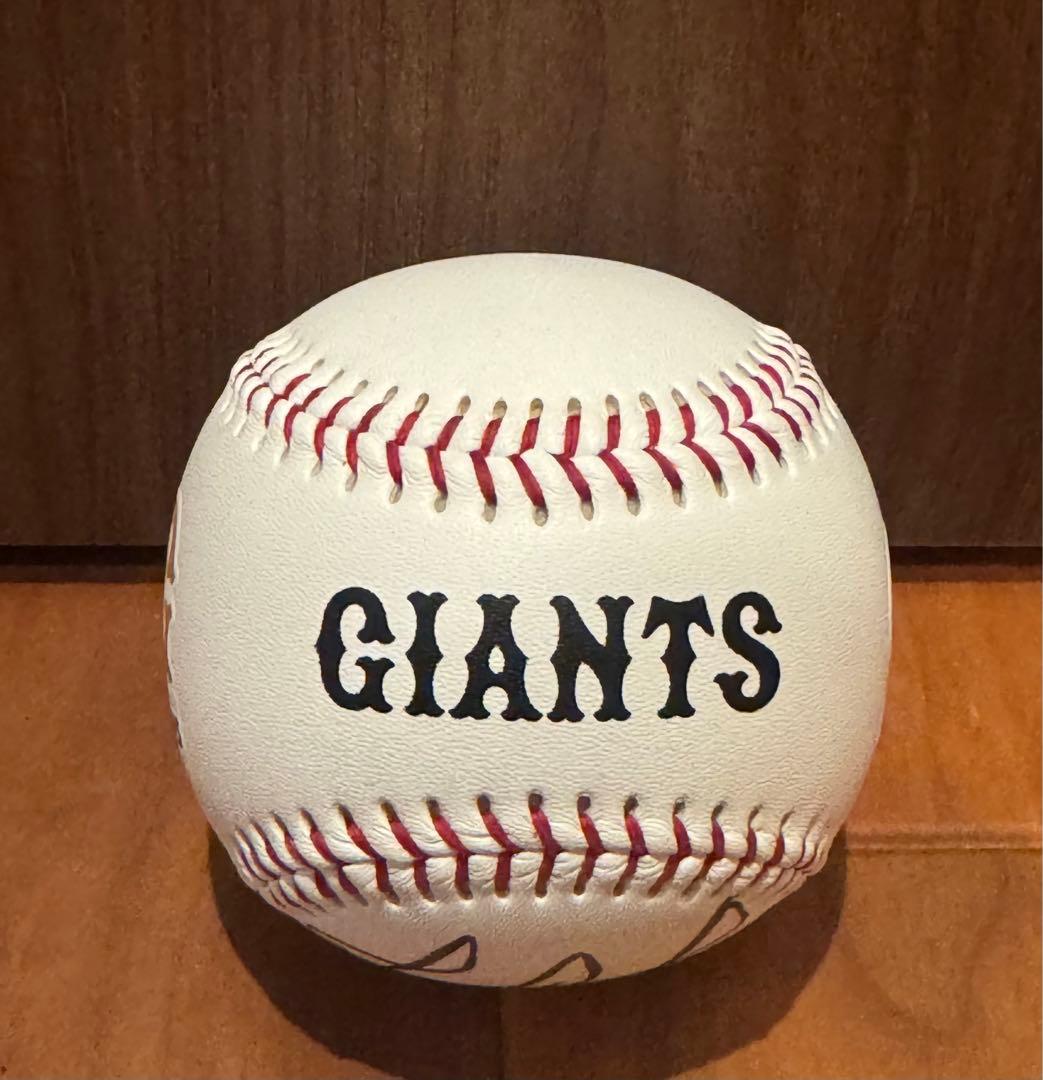 エリエ・ヘルナンデス選手　ジャイアンツ　90周年記念・投げ入れ直筆サインボール
