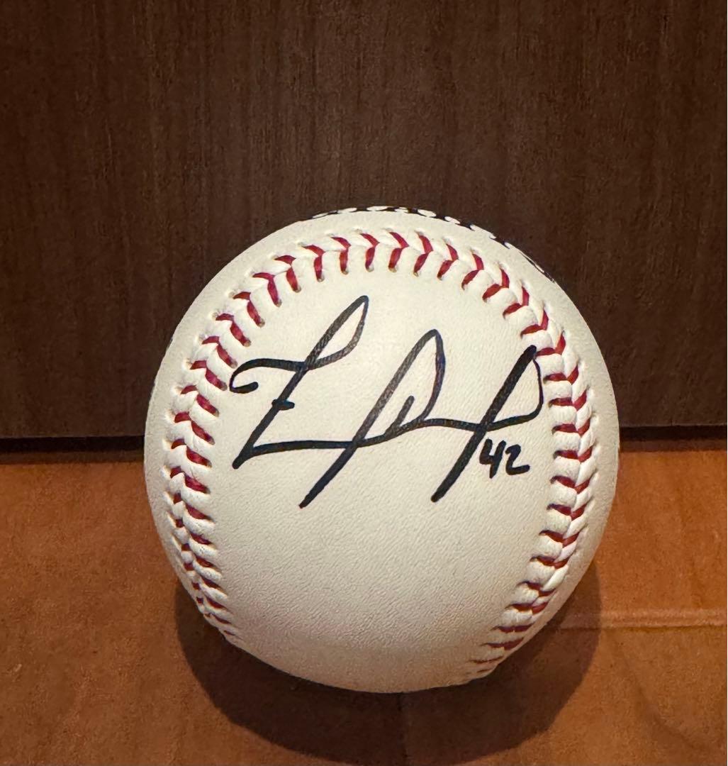 エリエ・ヘルナンデス選手　ジャイアンツ　90周年記念・投げ入れ直筆サインボール