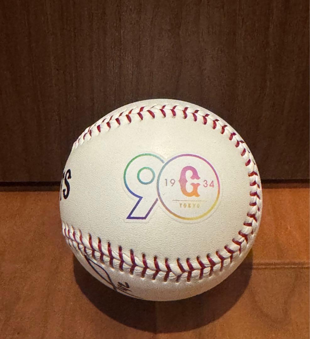 エリエ・ヘルナンデス選手　ジャイアンツ　90周年記念・投げ入れ直筆サインボール