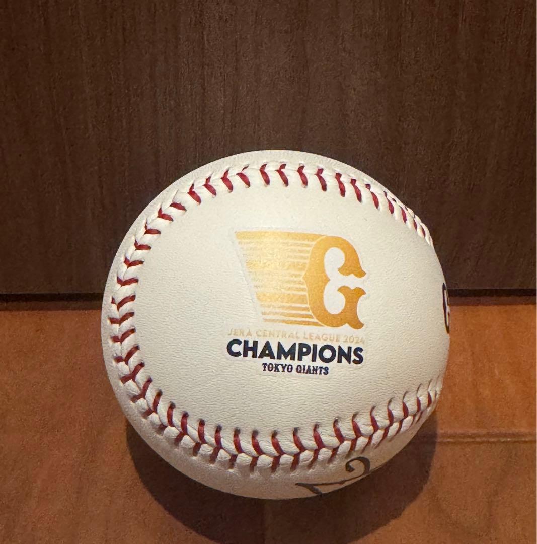 エリエ・ヘルナンデス選手　ジャイアンツ　90周年記念・投げ入れ直筆サインボール