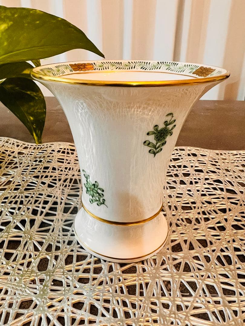 12- ヘレンドのアポニーグリーンのベース（花瓶）