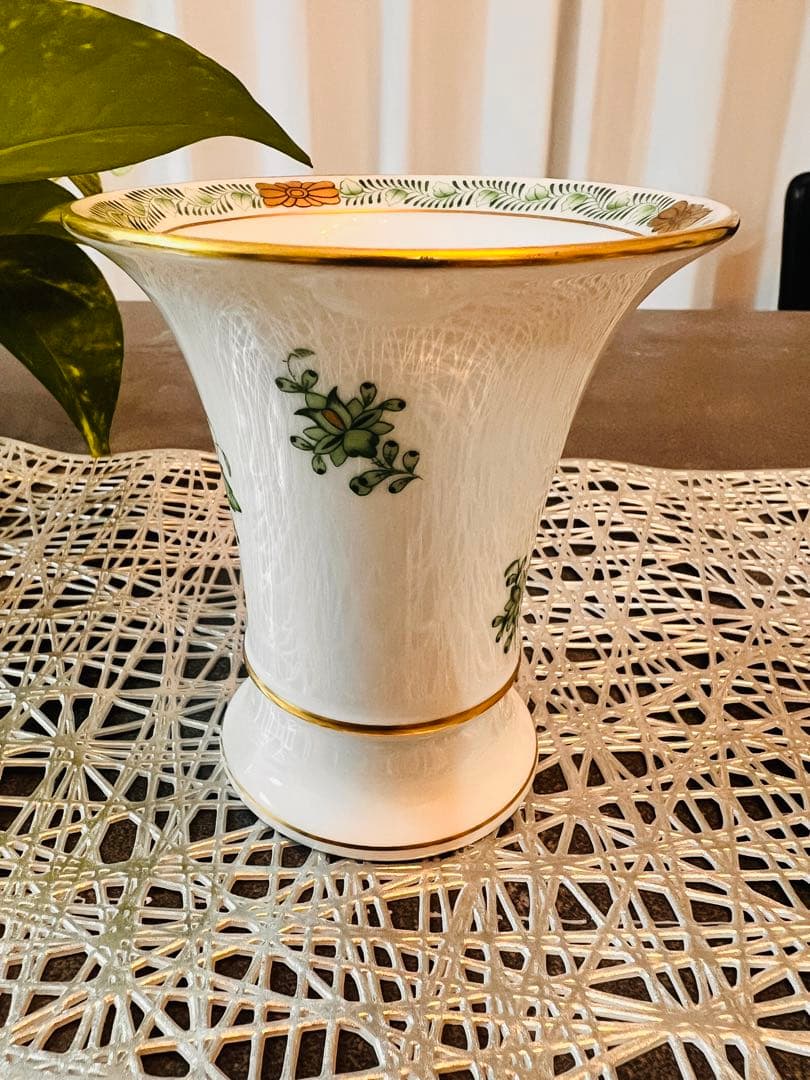 12- ヘレンドのアポニーグリーンのベース（花瓶）