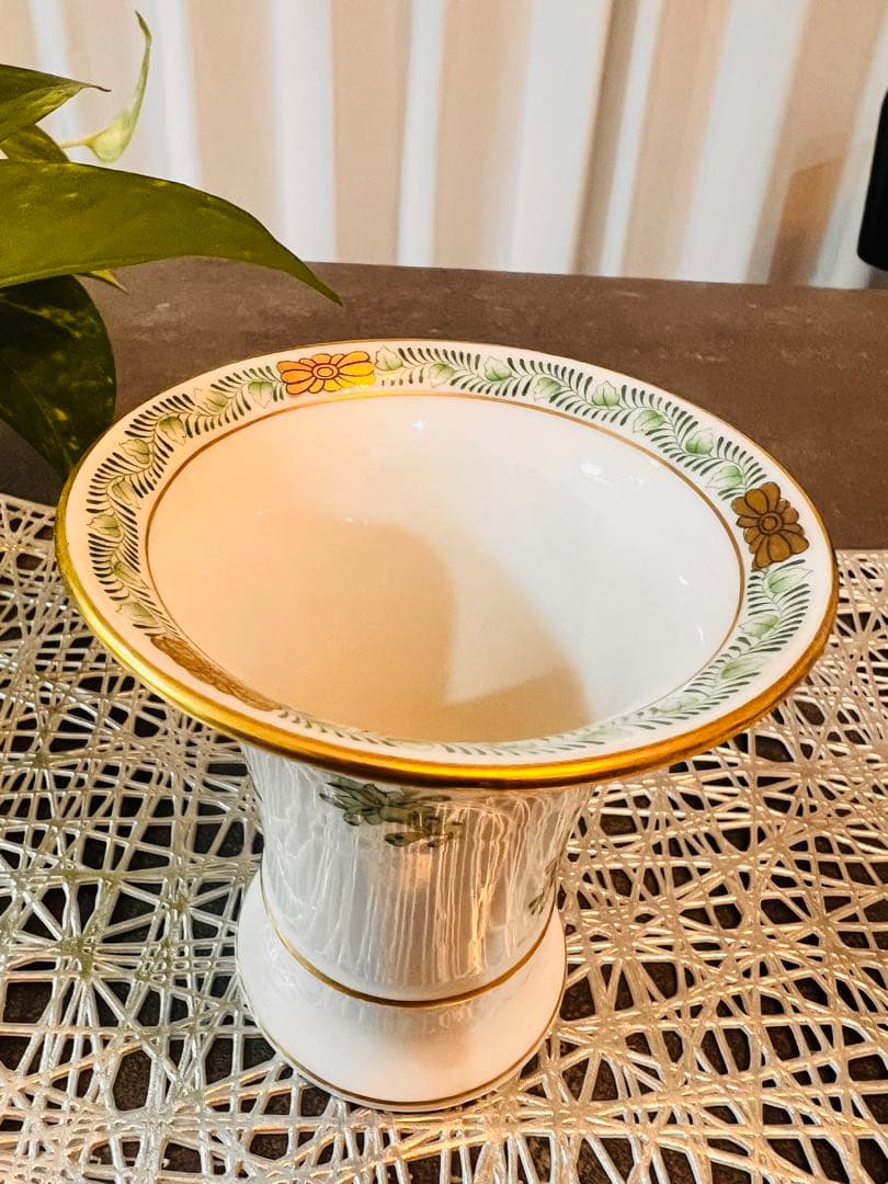 12- ヘレンドのアポニーグリーンのベース（花瓶）