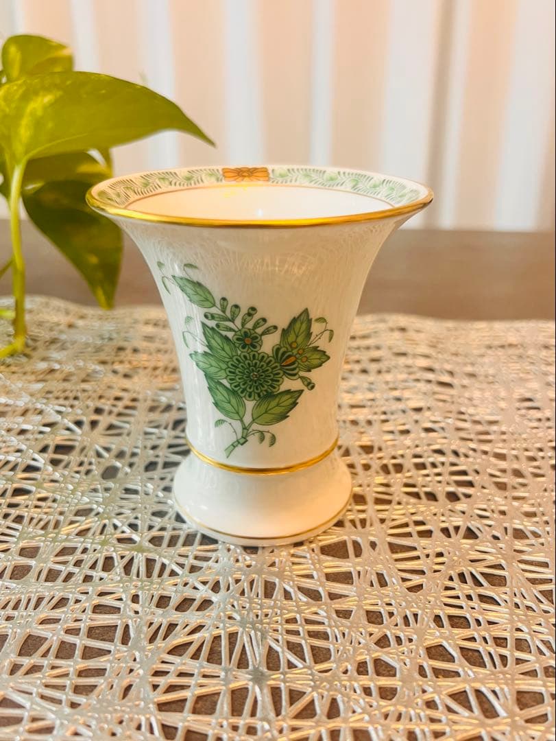 12- ヘレンドのアポニーグリーンのベース（花瓶）