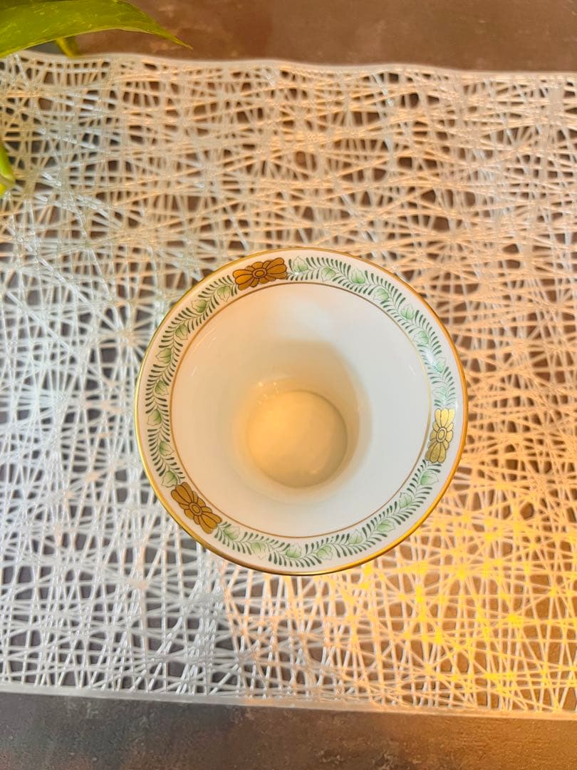 12- ヘレンドのアポニーグリーンのベース（花瓶）