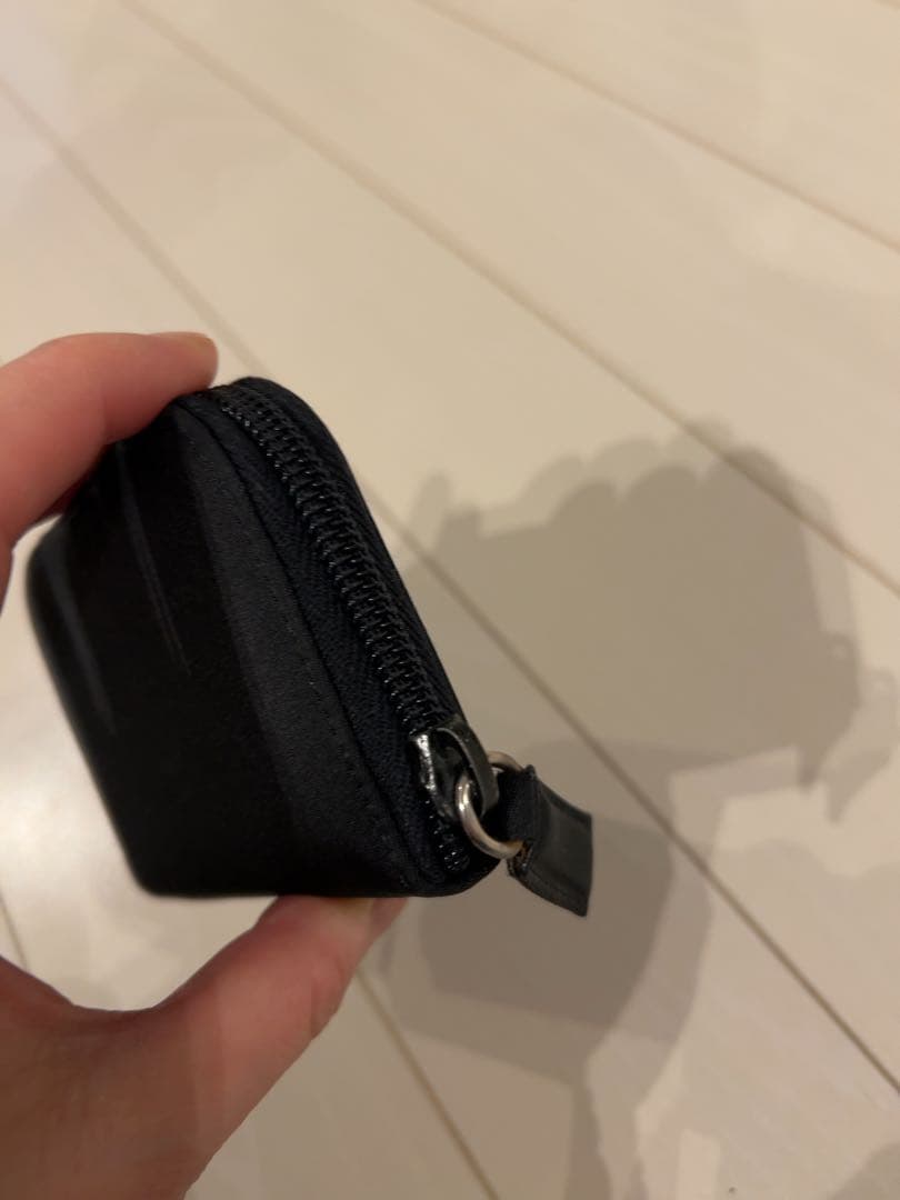 美品プラダケース黒