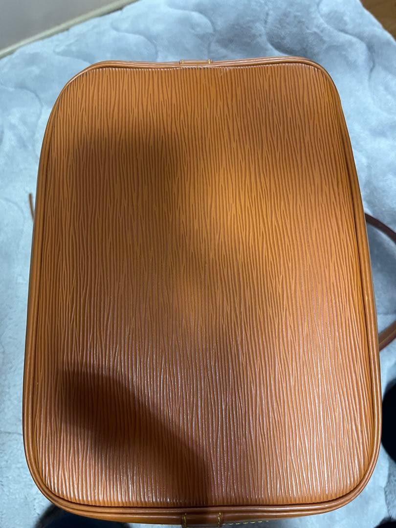 ルイ・ヴィトン エピ ノエ ジパングゴールド