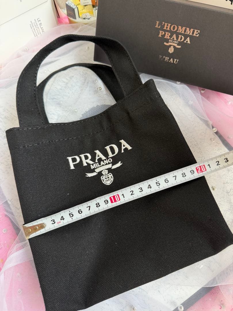 PRADA 新作ノベルティ ブラック ミニトートバッグ 刺繍　　非売品　箱付き