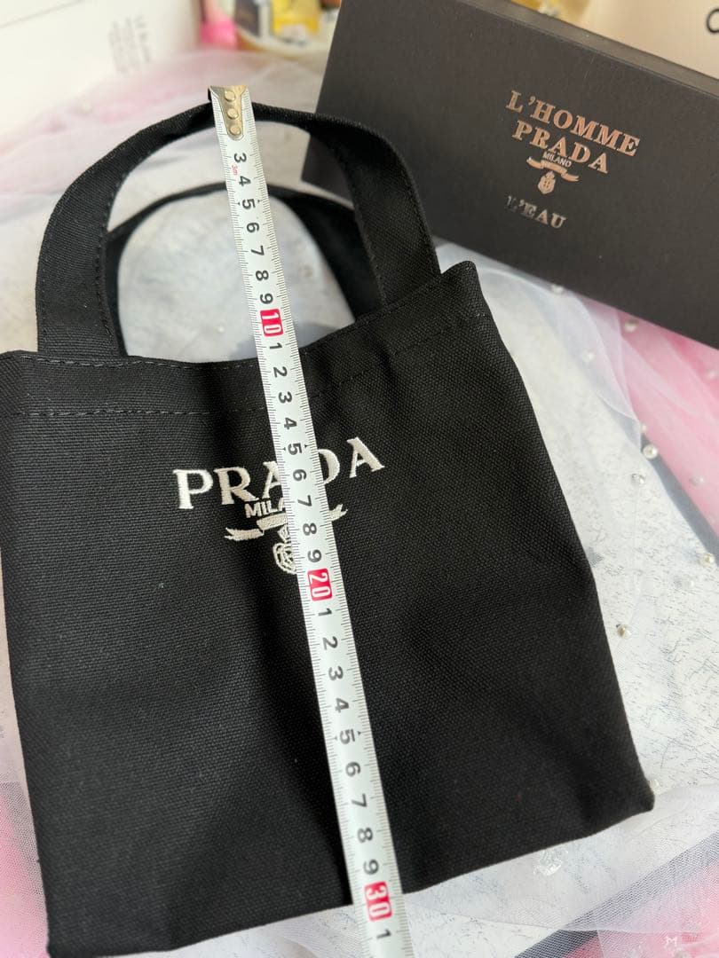 PRADA 新作ノベルティ ブラック ミニトートバッグ 刺繍　　非売品　箱付き