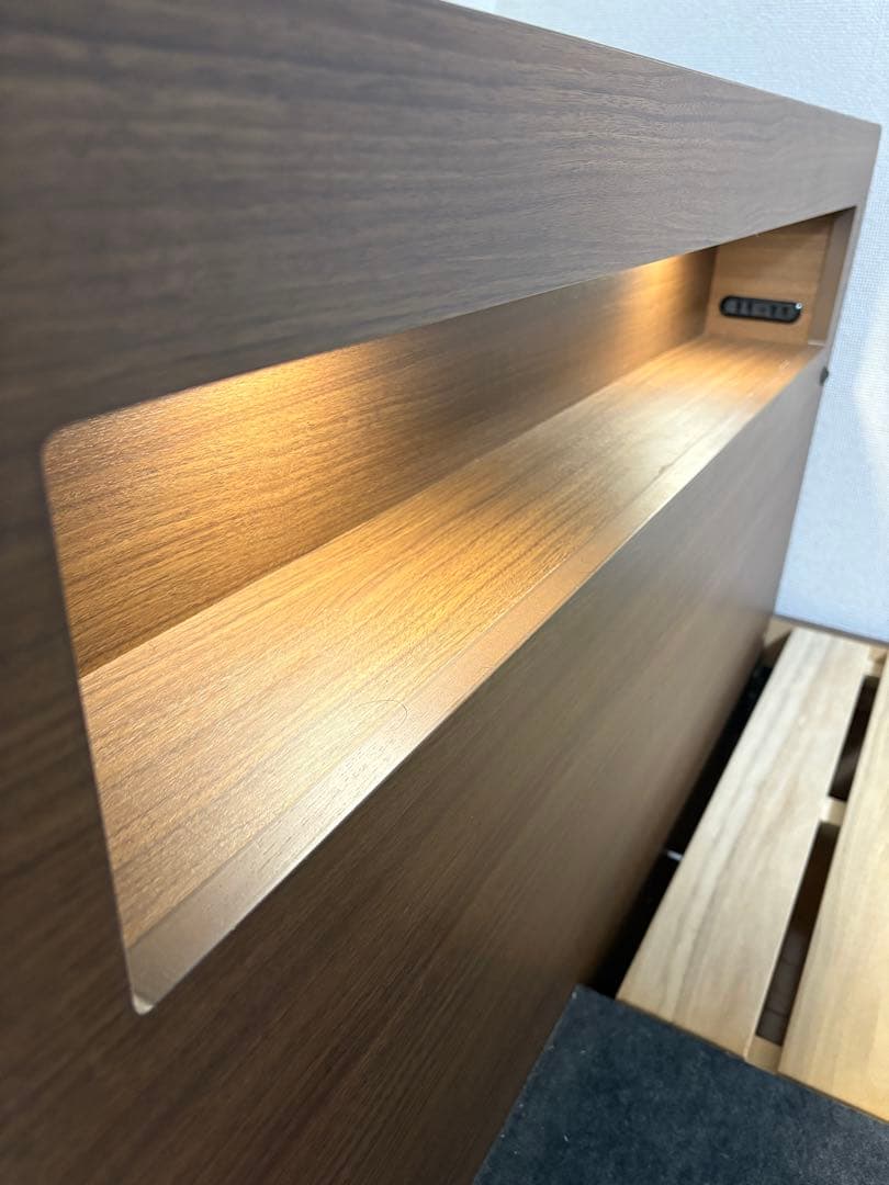 シモンズ セミダブル木製ベッドフレーム 引き出し付き　定価15万程度