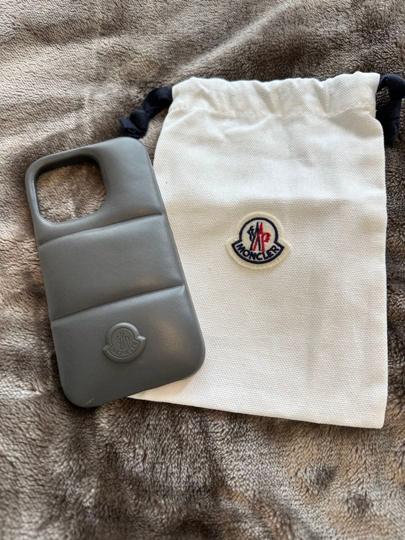 美品　MONCLER iPhone14pro 収納袋付き　モンクレール