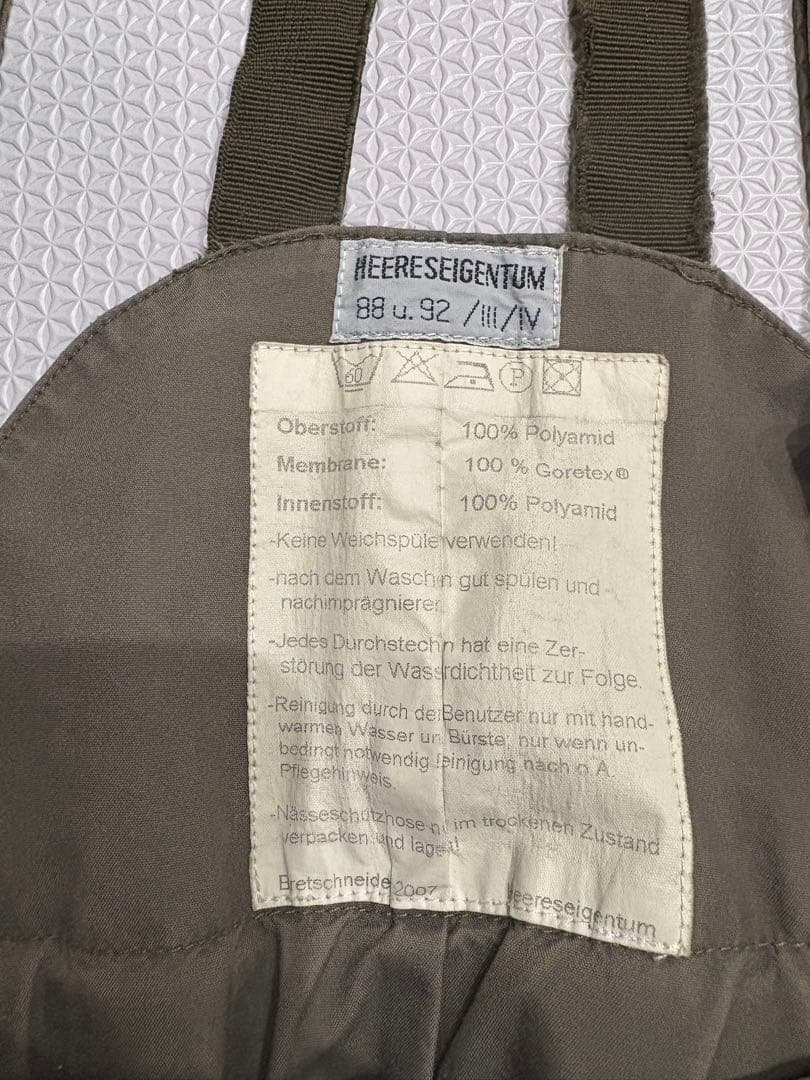 純正オーストリア軍 ゴアテックス　オーバーパンツ