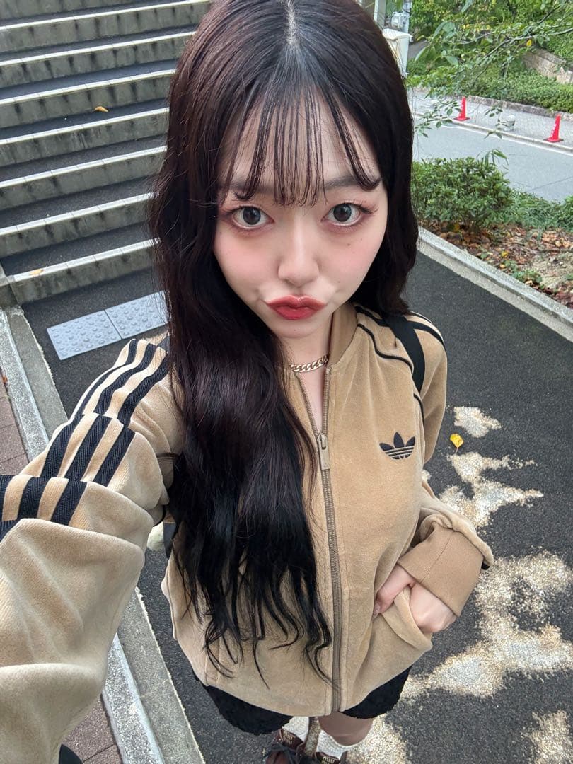 adidas ベージュ トラックジャケット