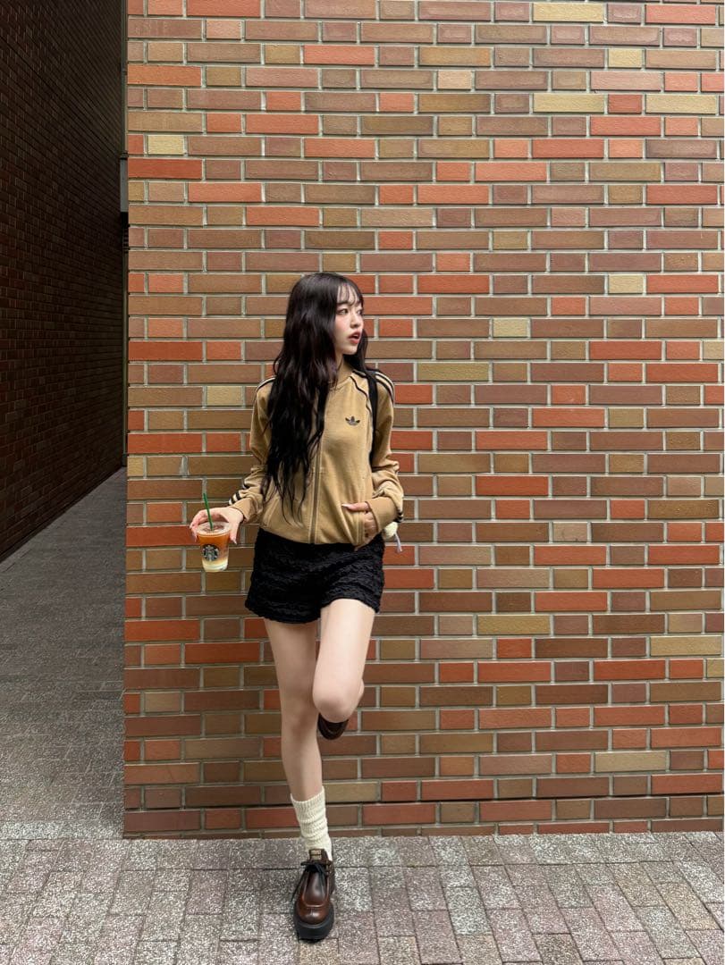 adidas ベージュ トラックジャケット