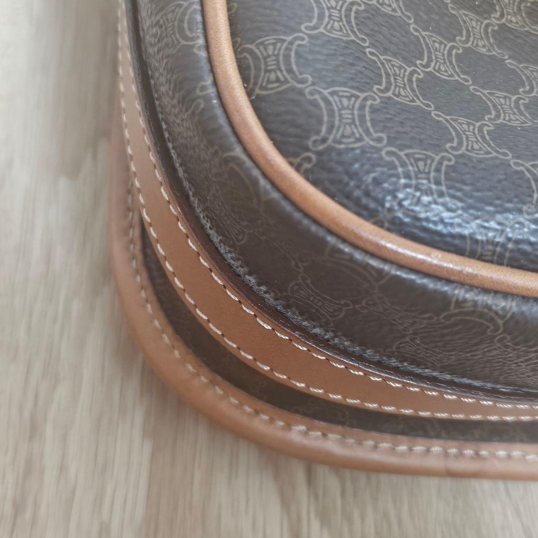 セリーヌ　トリオンフ　ショルダーバッグ　ロゴ