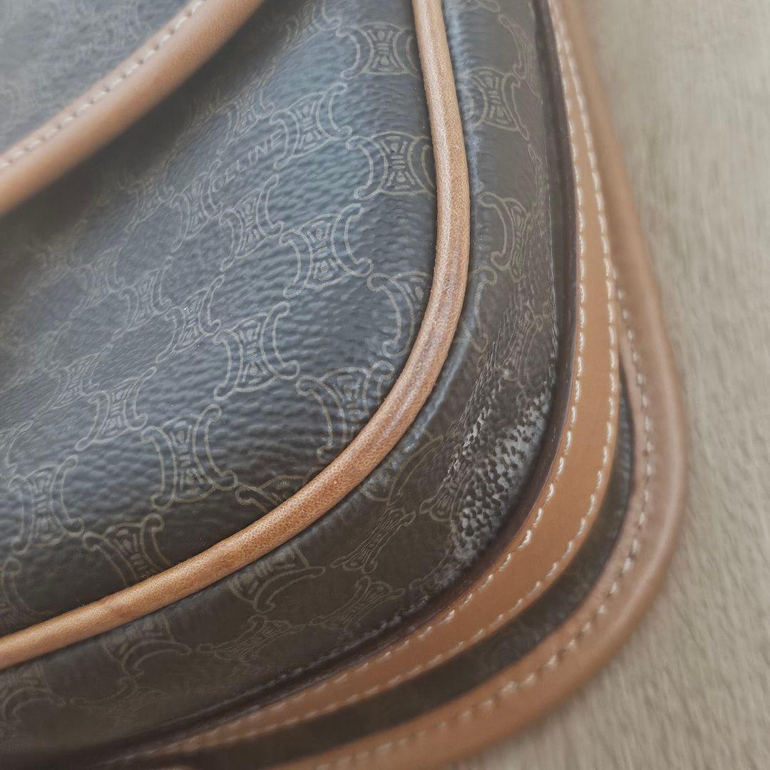 セリーヌ　トリオンフ　ショルダーバッグ　ロゴ