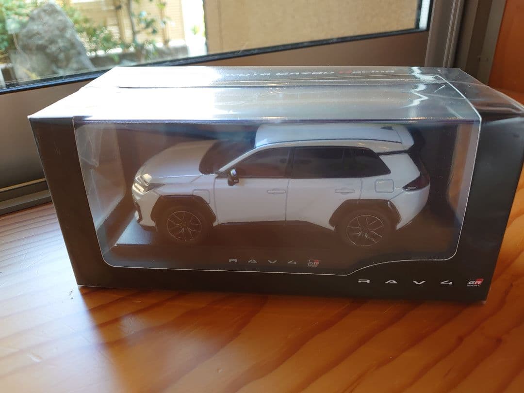 【GRスポーツ】新型RAV4　GRスポーツ　プラチナホワイトパールマイカ