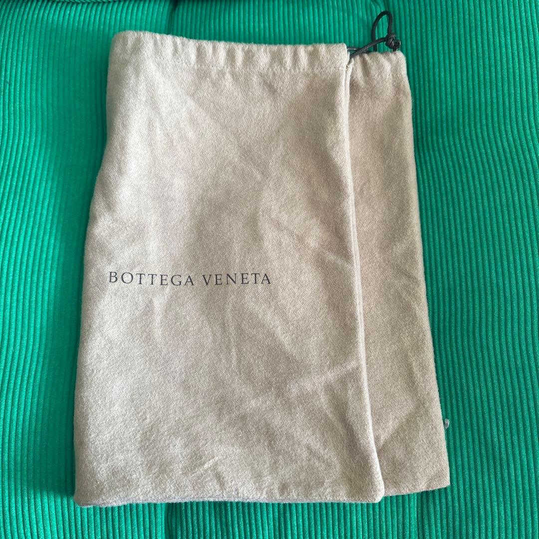 ボッテガヴェネタ　イントレチャート　ショルダーバッグ　斜め掛け　ブラック