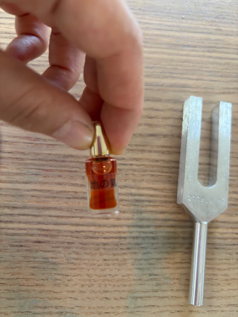 ヒーリングチューナー(音叉)と全脳活性アロマ　地の氣