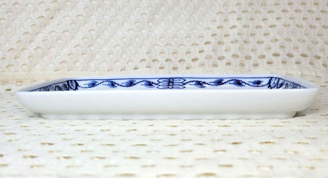 mY。マイセン　長角皿　２３センチ　×　１３センチ　１枚 　です。